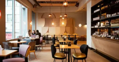 บรรยากาศ การแต่งร้านและมุมถ่ายรูปยอดนิยม — การตกแต่ง สภาพเสียง โต๊ะนั่ง เหมาะสำหรับทำงานหรือพบปะสังสรรค์
