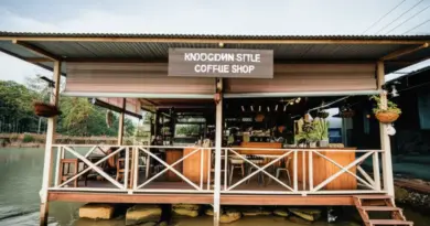 ทำความรู้จักร้านกาแฟน็อคดาวน์ นครพนม — ประวัติ คอนเซ็ปต์ บรรยากาศ และเวลาเปิด-ปิด