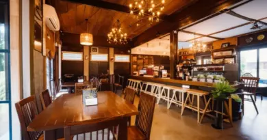 ทำความรู้จักร้านกาแฟน็อคดาวน์ ยโสธร — ประวัติ สไตล์การตกแต่ง และบรรยากาศที่โดดเด่น